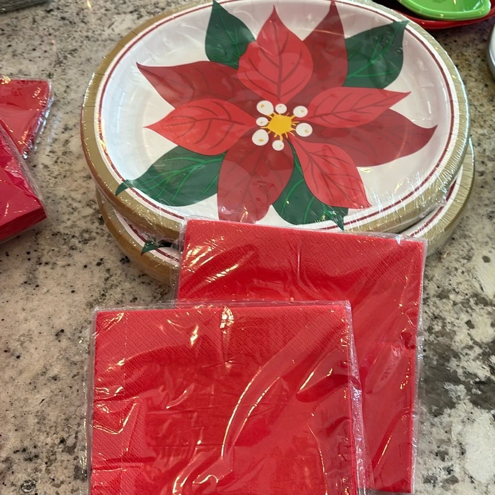 Christmas Poinsettia platter and napkin bundle all NWT